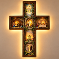 Cruz con la historia de Jesús tallada en madera